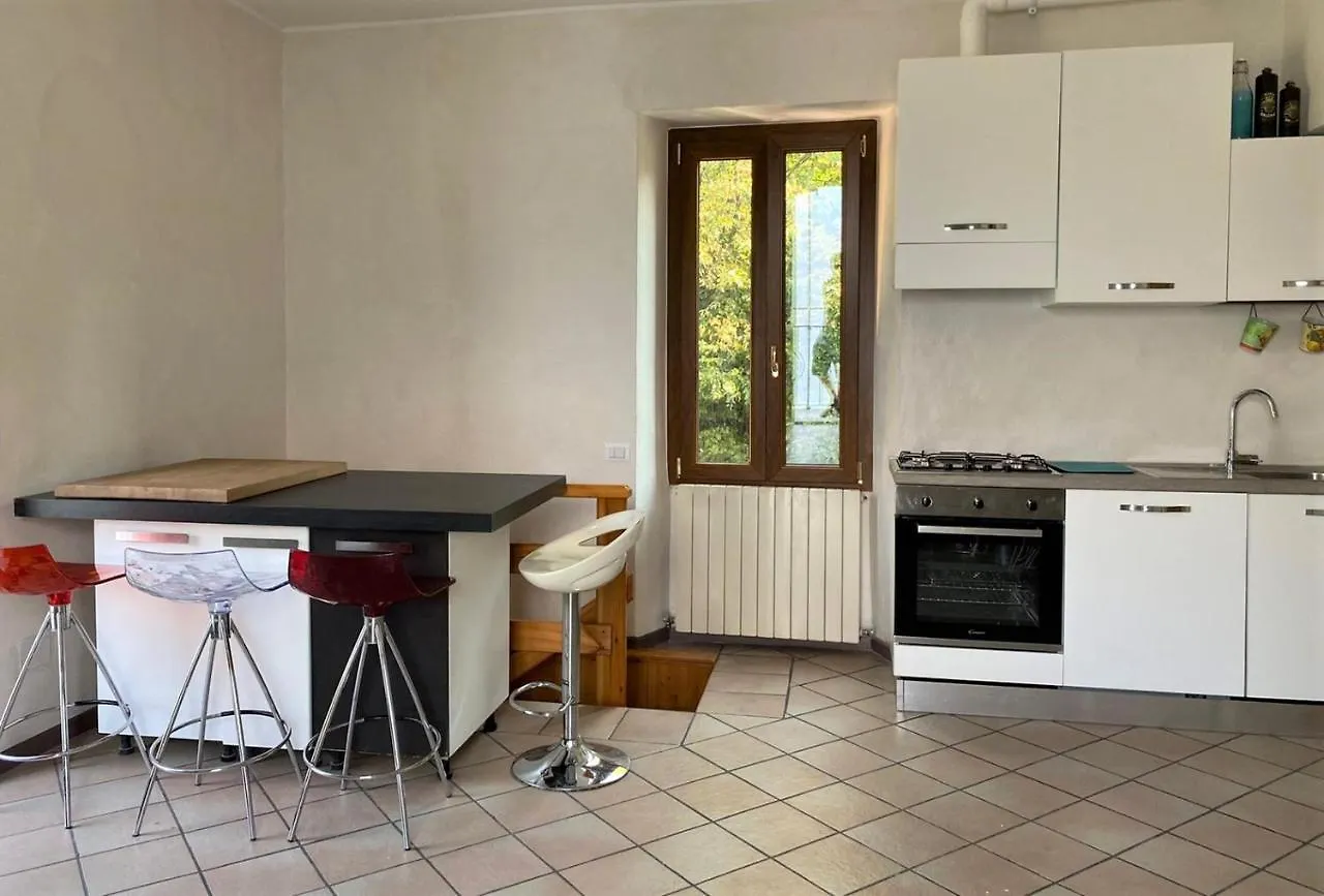 Apartment With Big Terrace And Direct Access To The Beach Varenna